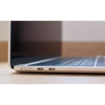 لپتاپ 13.6 اینچی اپل مدل MacBook Air MDH94 2026 LLA، با پردازنده M5 و رم 24 گیگابایت Unified و حافظه داخلی SSD با ظرفیت 1 ترابایت، نمایشگر Liquid Retina، پردازنده 10 هستهای، پشتیبانی از Wi-Fi 7 Bluetooth 6.0 و 2 پورت Thunderbolt 4 - تصویر 6
